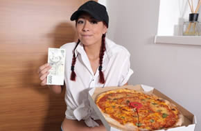 Peliculas porno gratis de mujeres pizzeras maduras Pizzera Jovencita Acepta Una Gran Propina A Cambio De Sexo